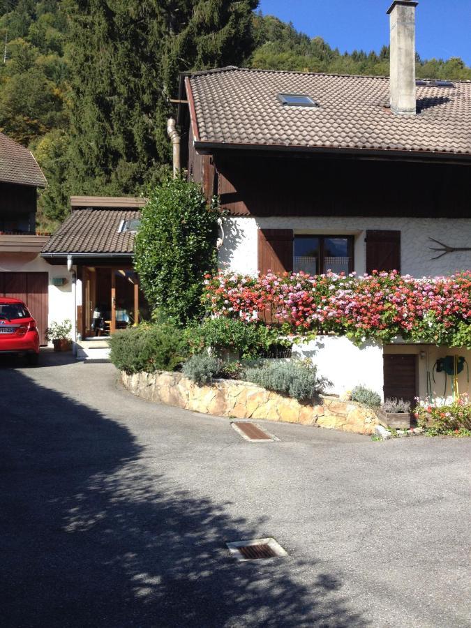 Au Coeur Des Alpes Bed and Breakfast Marignier Exteriör bild